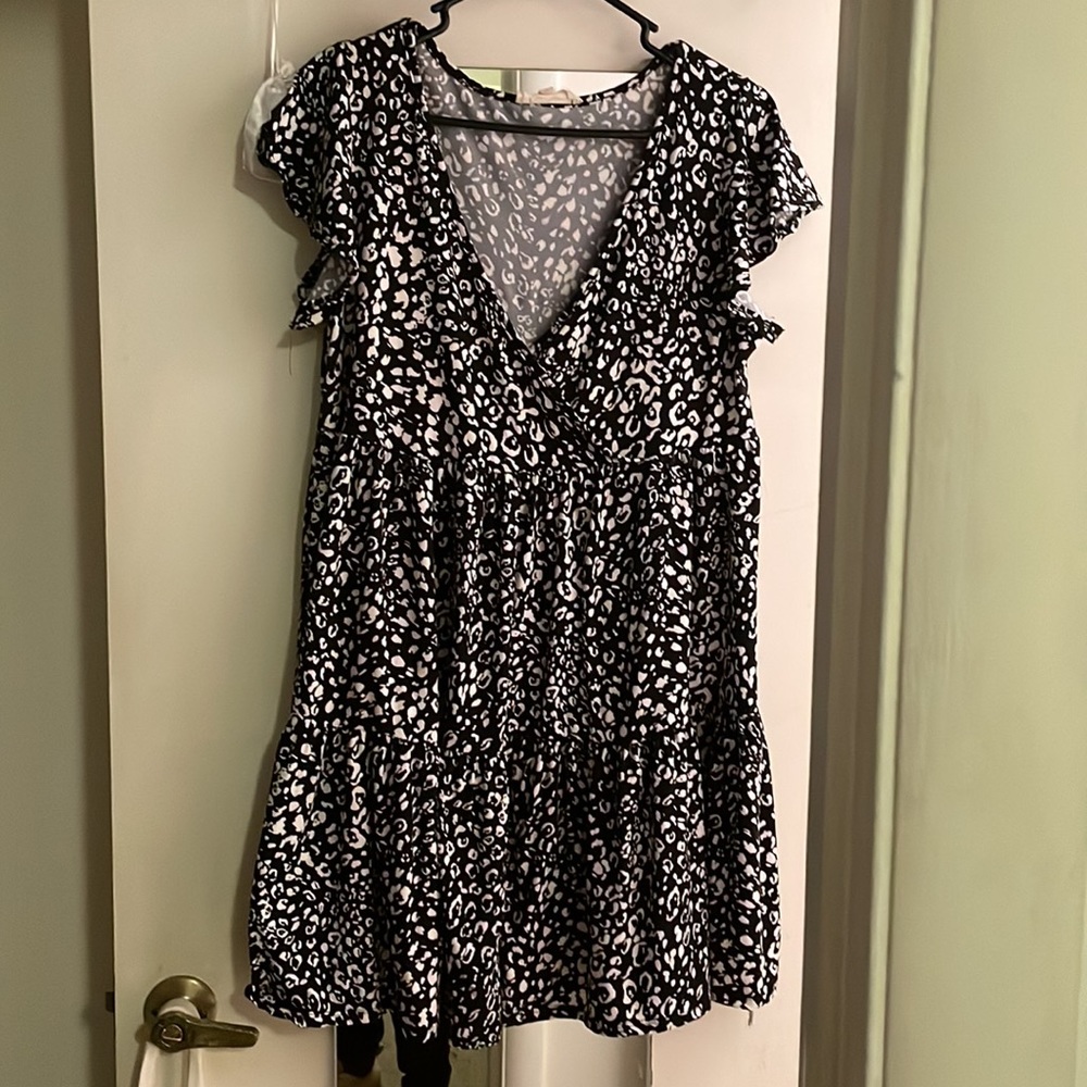 Jessica Simpson plus sized leopard cap sleeve tunic